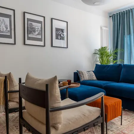 Black Door Apartament *