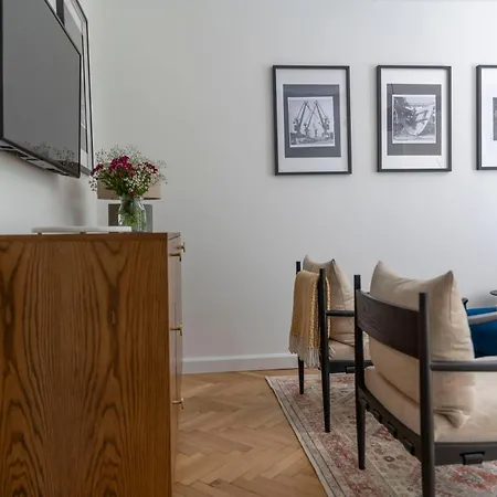 Апартаменты Black Door *